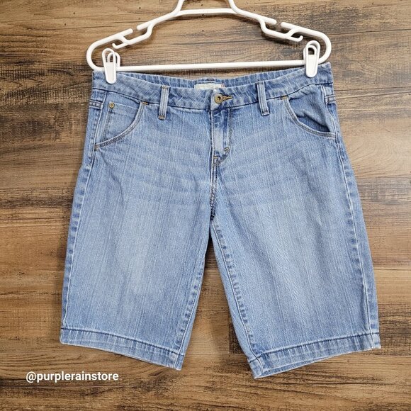 Vtg Levi's Bermuda Shorts 6 Mid Rise 545 Medium Light Wash Stretch Denim Y2K - Picture 1 of 11